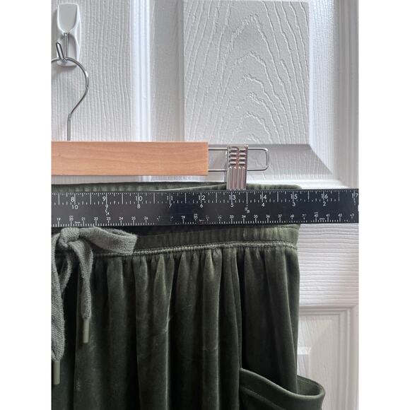 Offline by Aerie Green Velvet Pocket Joggers Size Medium Cozy Comfort - Picture 7 of 12